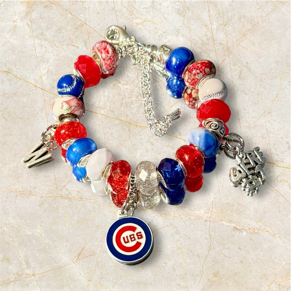 Chicago Cubs beaded charm bracelet.